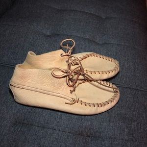 MINNETONKA 🦅 SIZE 9 MOCS